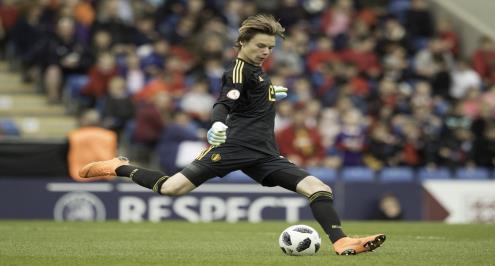 فانديفوردت أصغر حارس يشارك في دوري أبطال أوروبا